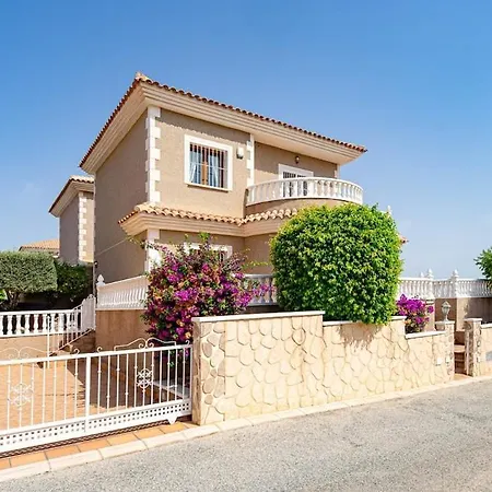 Feriehus Stylish Near & Pool Access Torrevieja