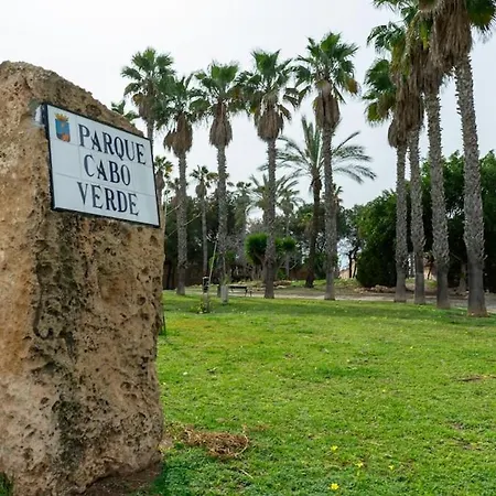 Stylish Near & Pool Access Feriehus Torrevieja