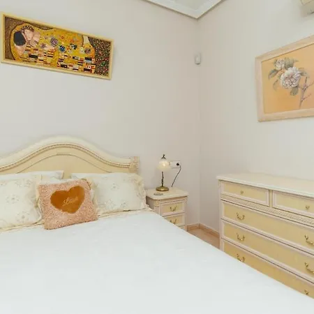 Stylish Near & Pool Access *