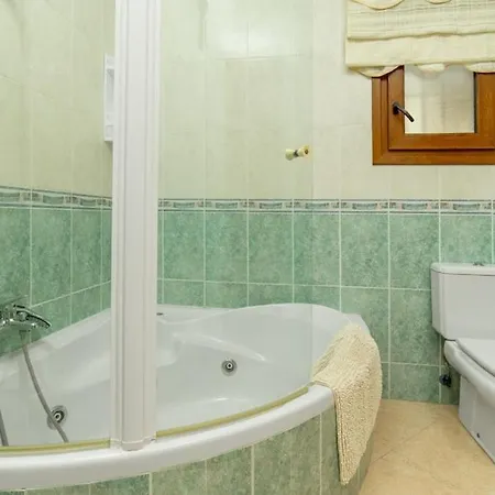 Stylish Near & Pool Access