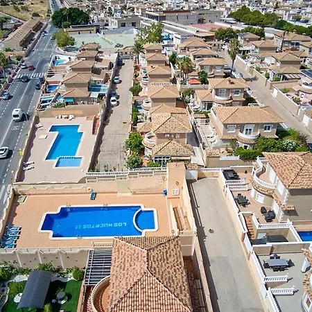 Stylish Near & Pool Access Feriehus Torrevieja