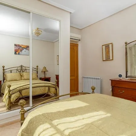 Stylish Near & Pool Access Torrevieja