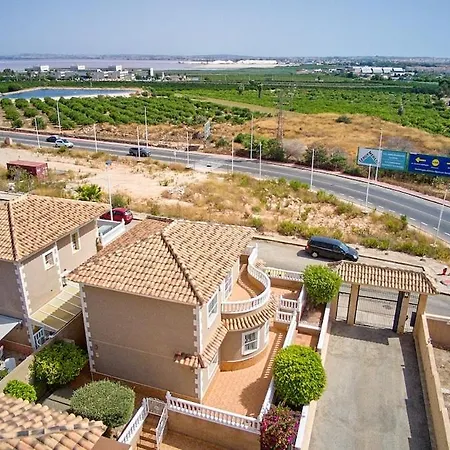Stylish Near & Pool Access *