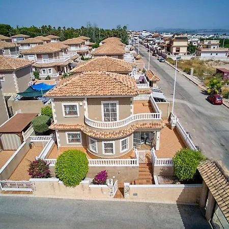 Stylish Near & Pool Access *