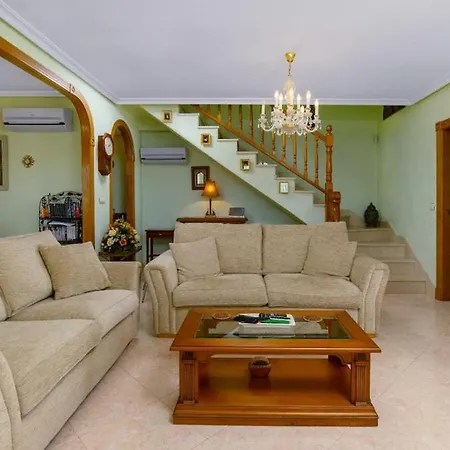 Stylish Near & Pool Access *