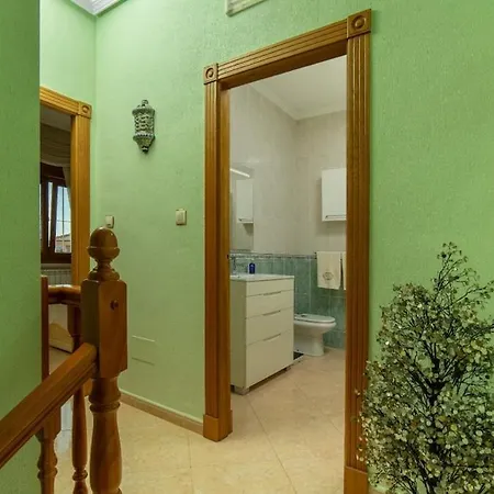 Stylish Near & Pool Access Feriehus *